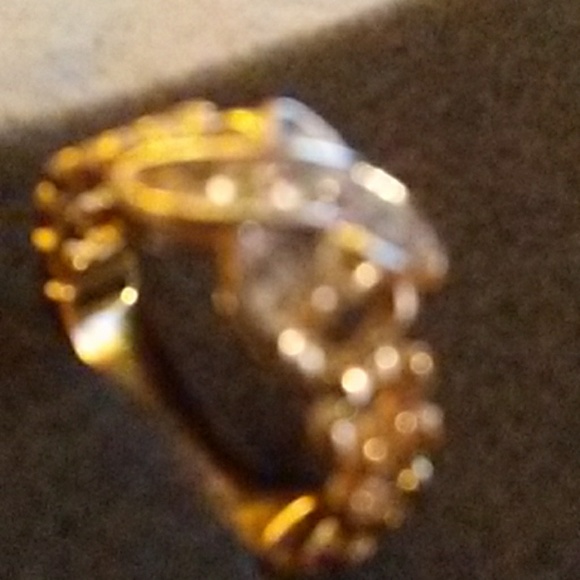 Avon - Picture 2 of 3